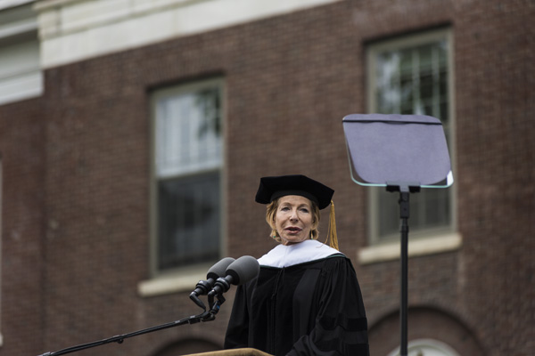 “Gail Sheehy Urges Class of 2016: ‘Dare to Care’”